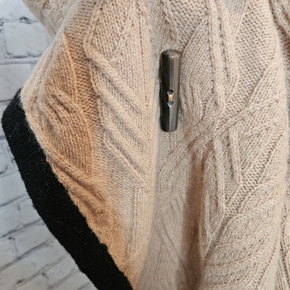 ⭐️ Marc by Marc Jacobs one size button front cape with toggle button sleeves - Picture 7 of 12